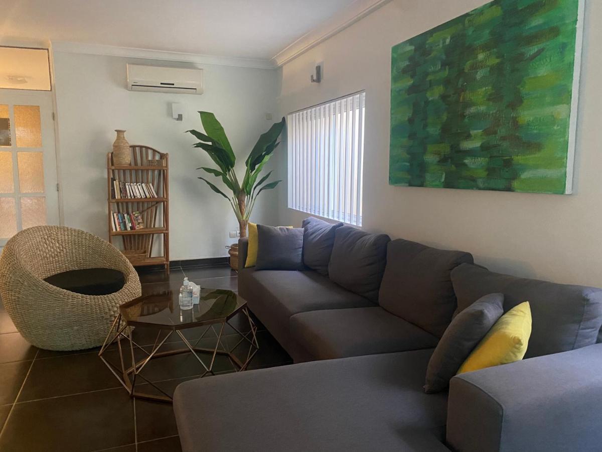 L'Oasis Guesthouse Cotonou Exterior photo