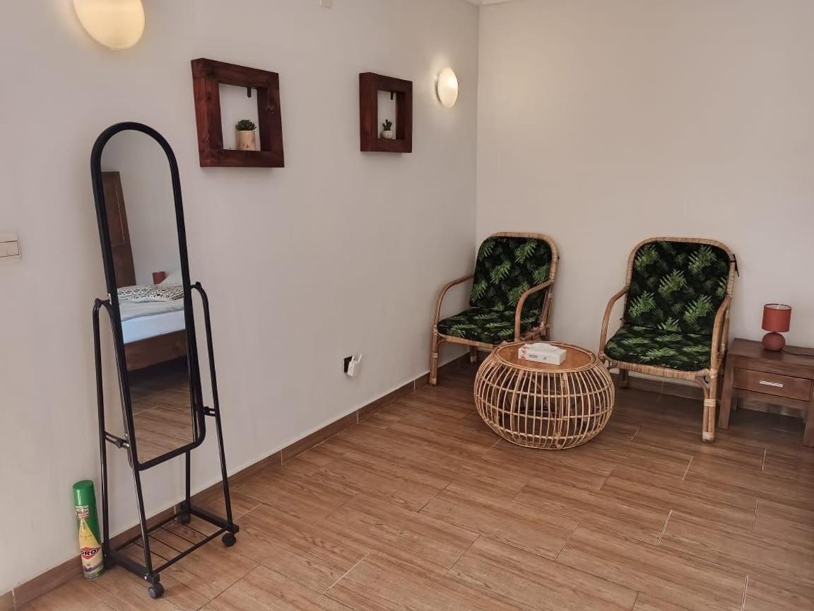 L'Oasis Guesthouse Cotonou Exterior photo