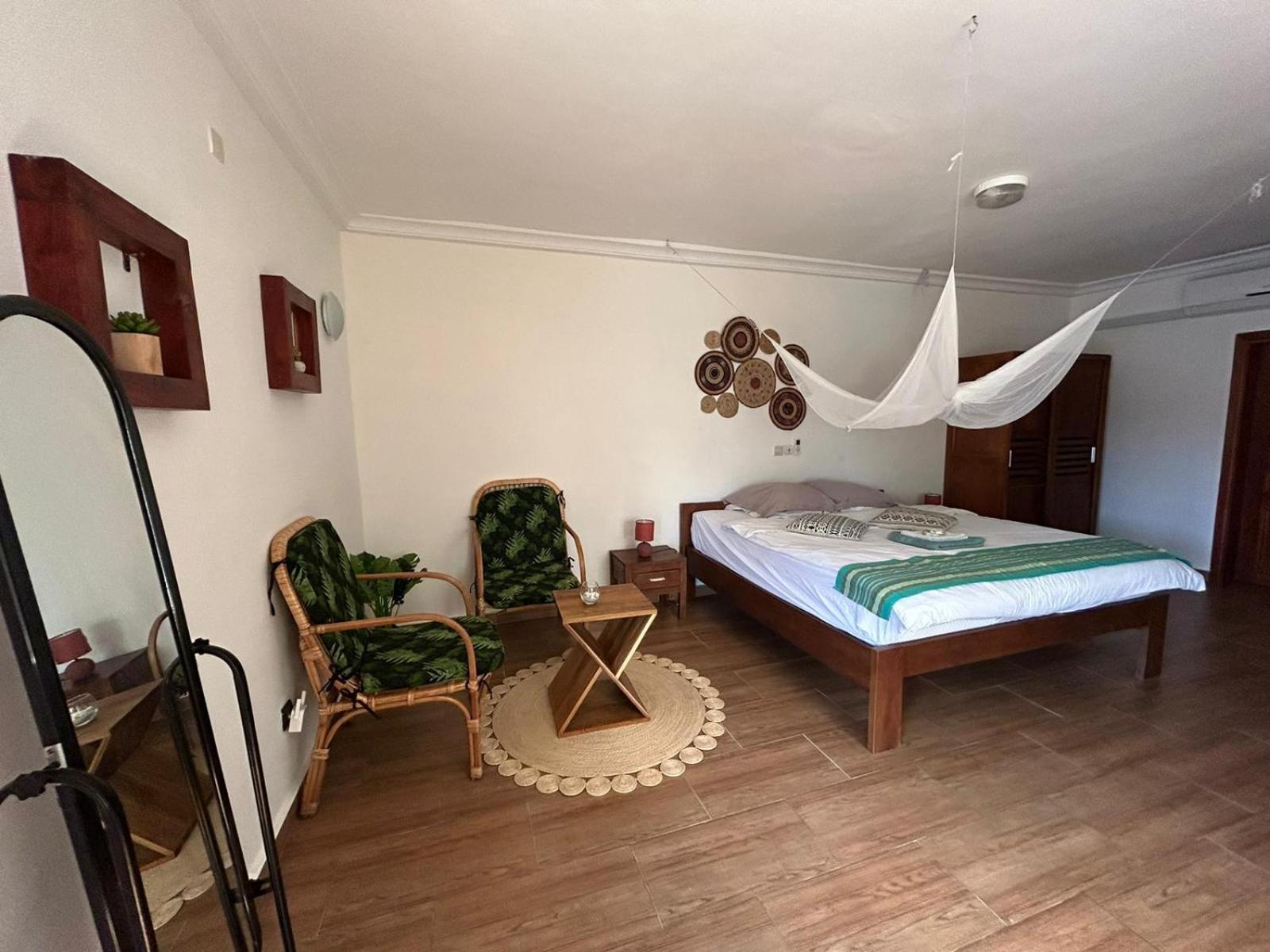 L'Oasis Guesthouse Cotonou Exterior photo