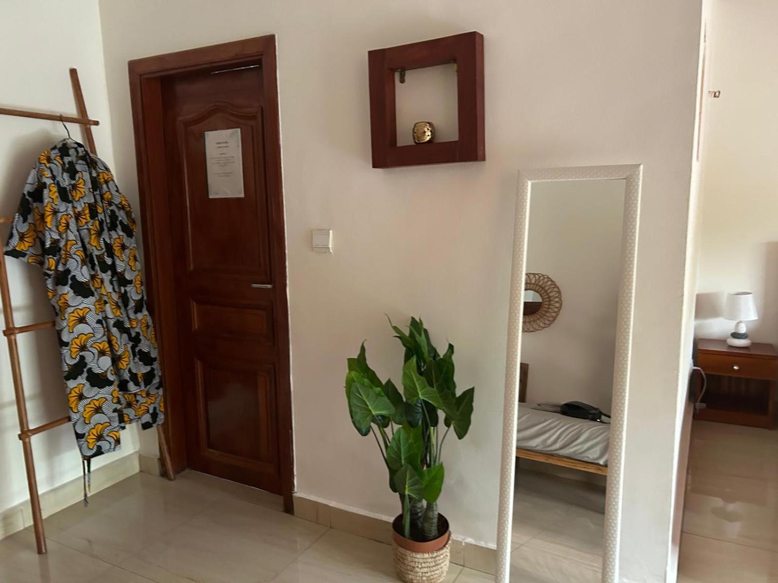 L'Oasis Guesthouse Cotonou Exterior photo