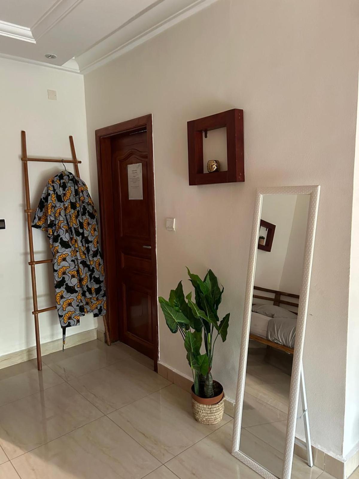 L'Oasis Guesthouse Cotonou Exterior photo